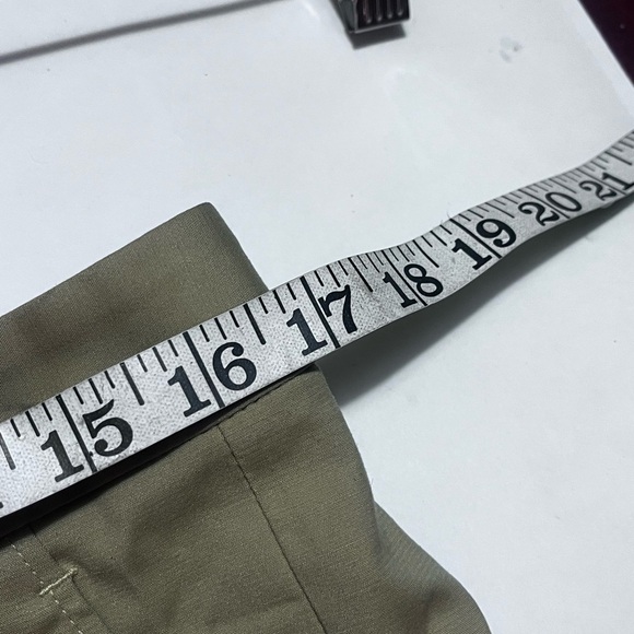 Theory Waist Tab Shorts Women's Sz 8 Tan Chino Walkers - Picture 4 of 8